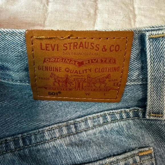 Levi’s Distressed Denim Blue Shorts - Picture 3 of 6
